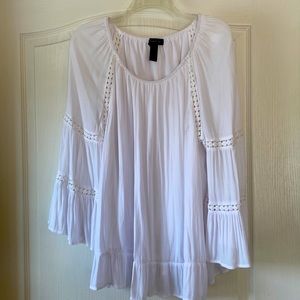 This lovely white blouse is a lightweight uncomfortable